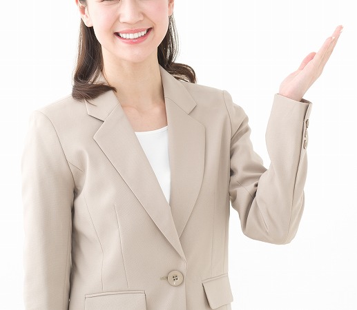 ベージュスーツ